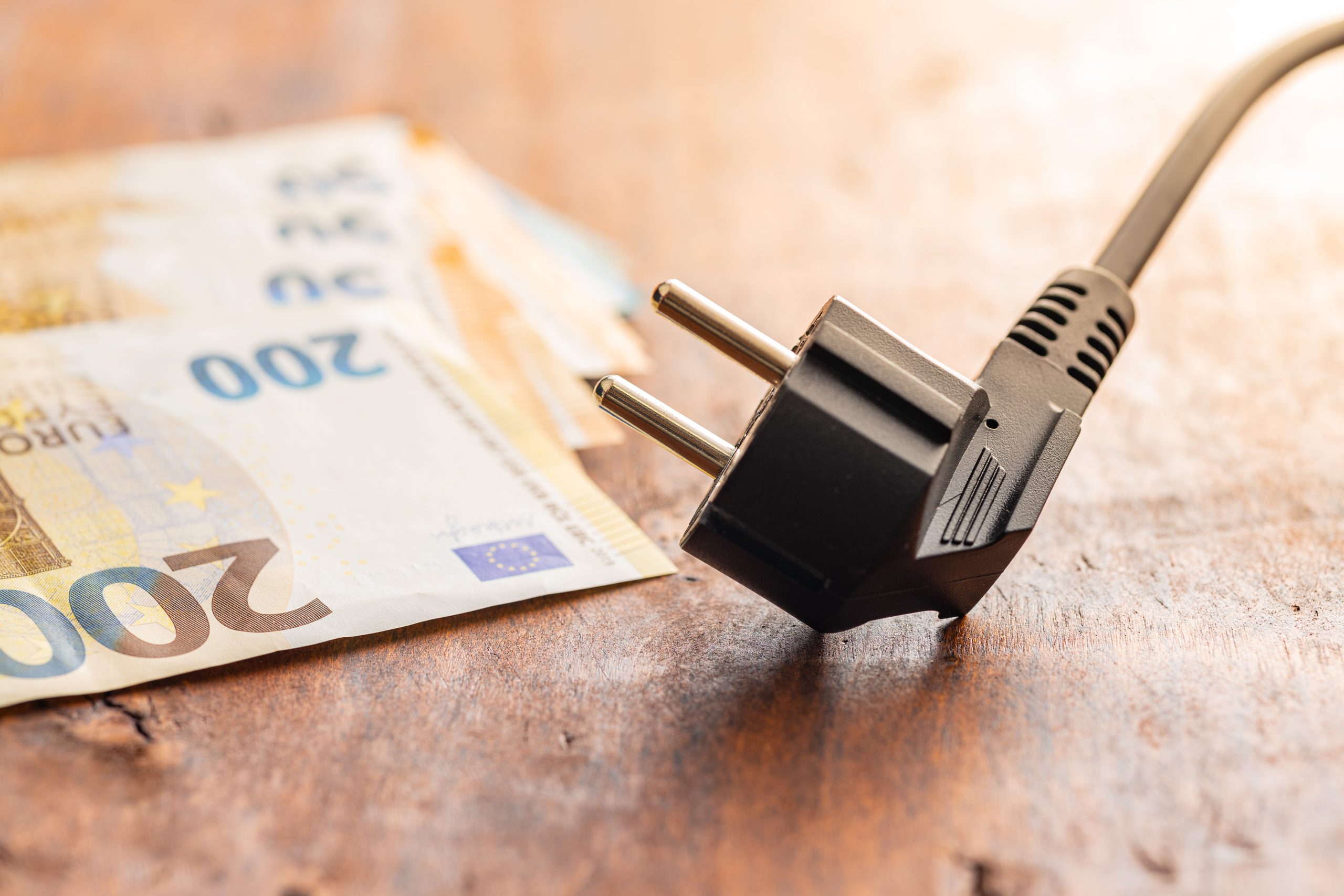 Gelişmiş Ekonomilerde Azalan Elektrik Tüketimi Bu Yıl Küresel Talep Artışını Düşürüyor